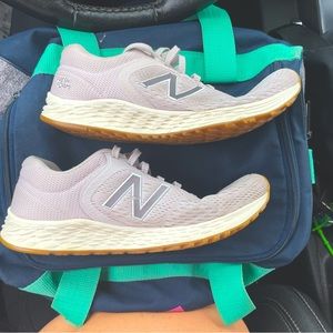 New balance tennis shoes